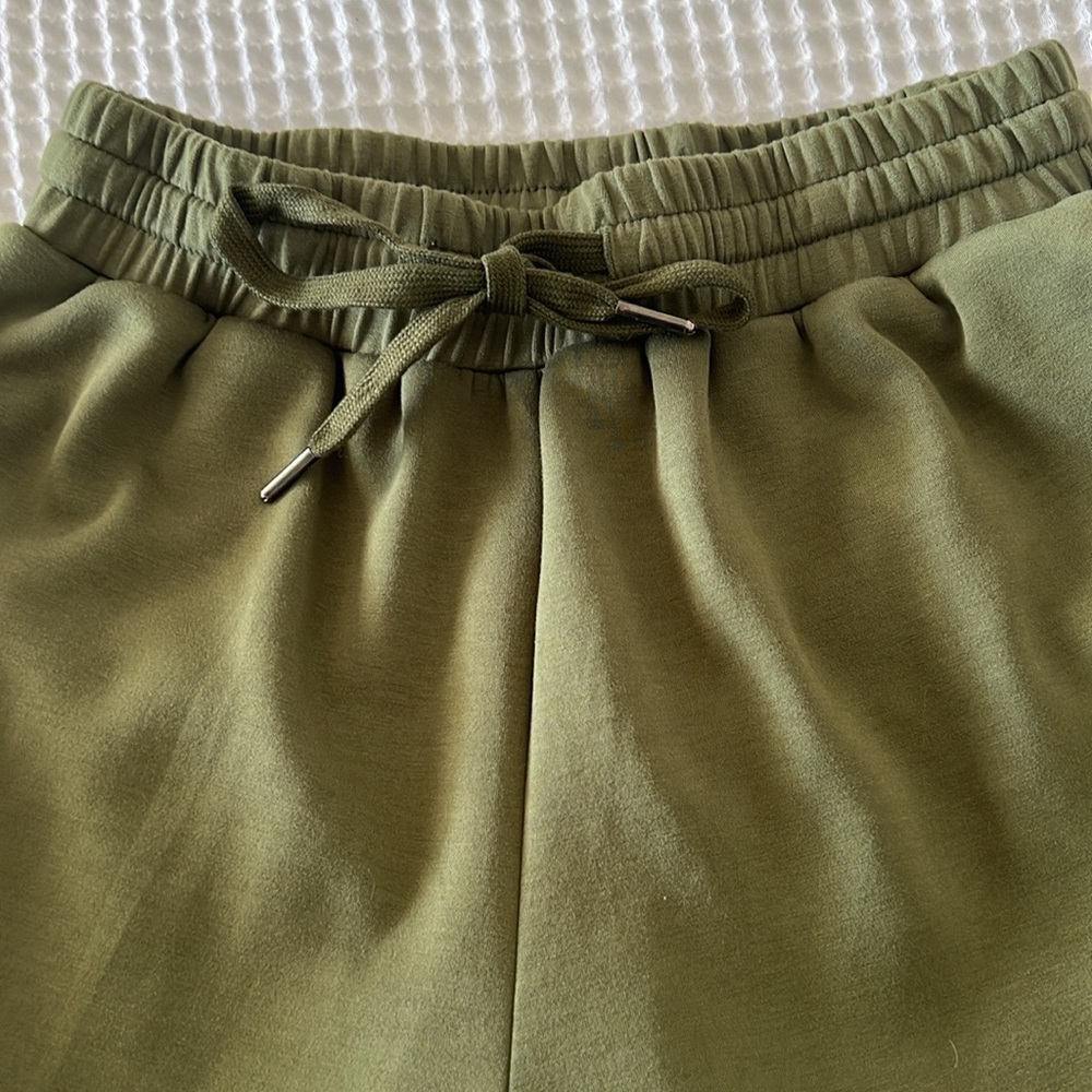 Sleeveless Two Piece Outfit - Picture 6 of 6